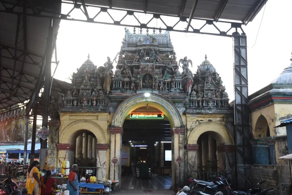 திருக்கோயில் கிழக்கு வாயில் (முகப்பு வாயில்) திருக்கோயில் கிழக்கு வாயில் (முகப்பு வாயில்)