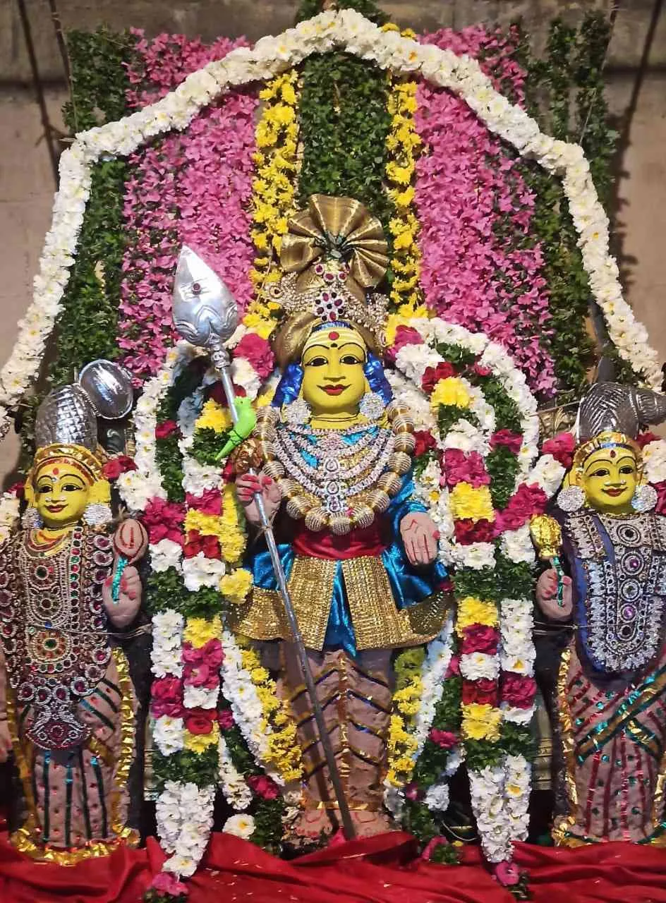 அருள்மிகு சுப்பிரமணியர் அருள்மிகு வள்ளி தெய்வானை சமேத அருள்மிகு சுப்பிரமணியர் சந்தன காப்பு அலங்காரம்