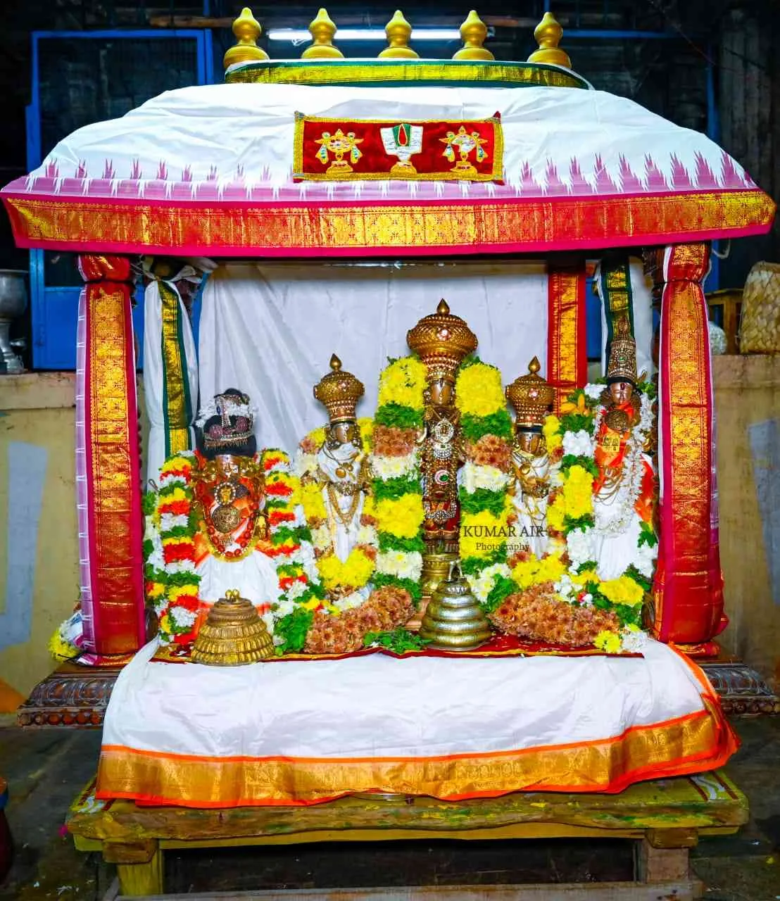 உற்சவர் உற்சவர்