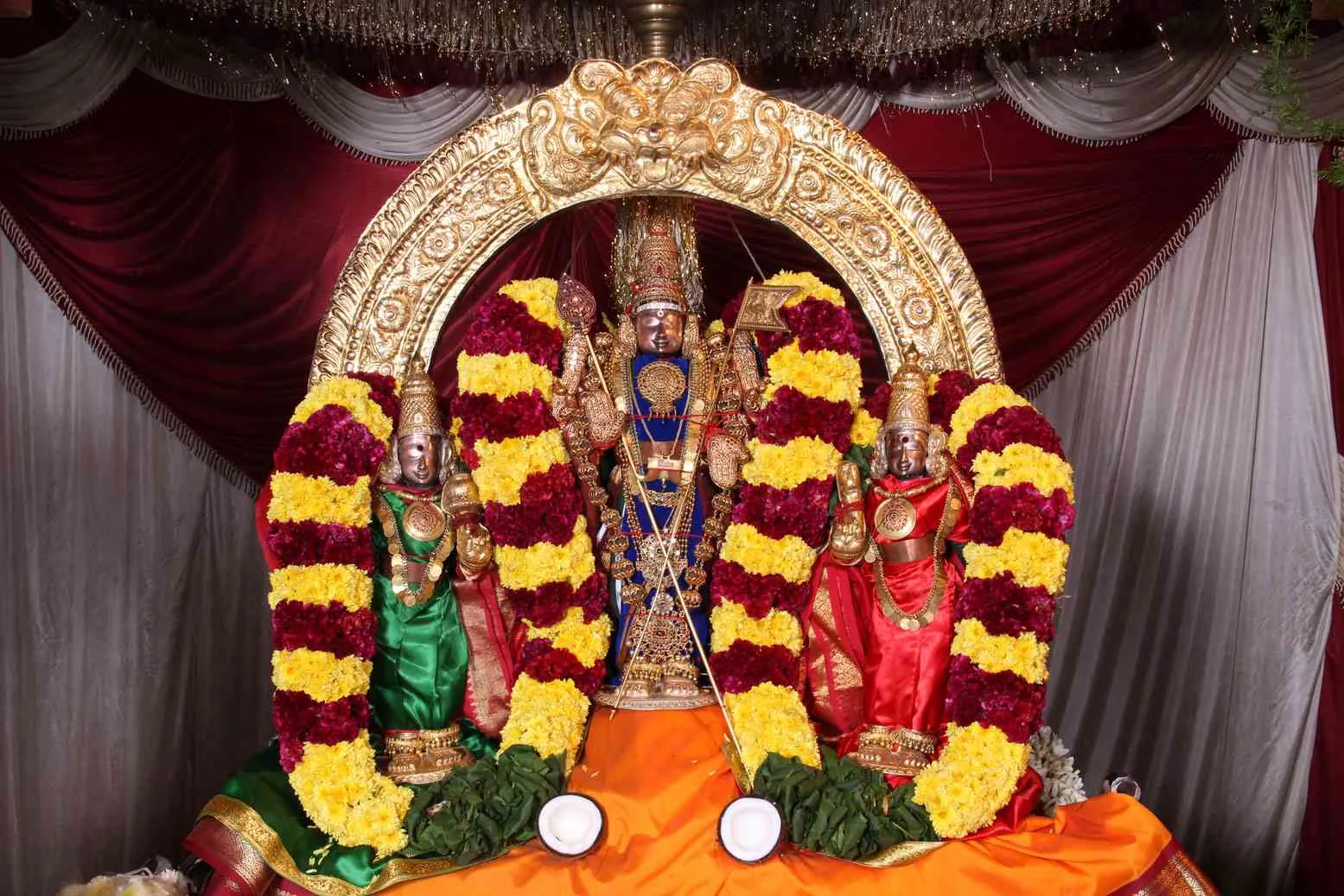 உற்சவர் உற்சவர்