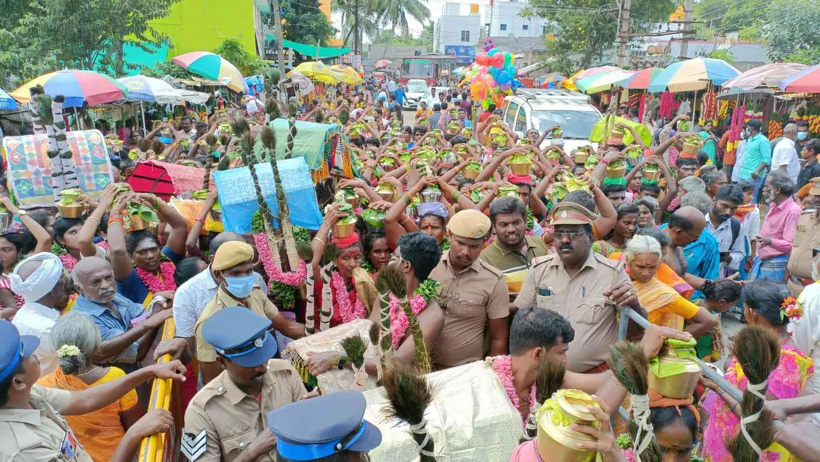 பால் குடம் சித்ரா பௌர்ணமி அன்று பால் குடம் மற்றும் காவடி எடுக்கப்படுகிறது. செல்லி அம்மன் திருக்கோயிலில் இருந்து பால்குடம் எடுத்துவரப்பட்டு உற்சவருக்கு அபிஷேகம் நடைபெறுகிறது.