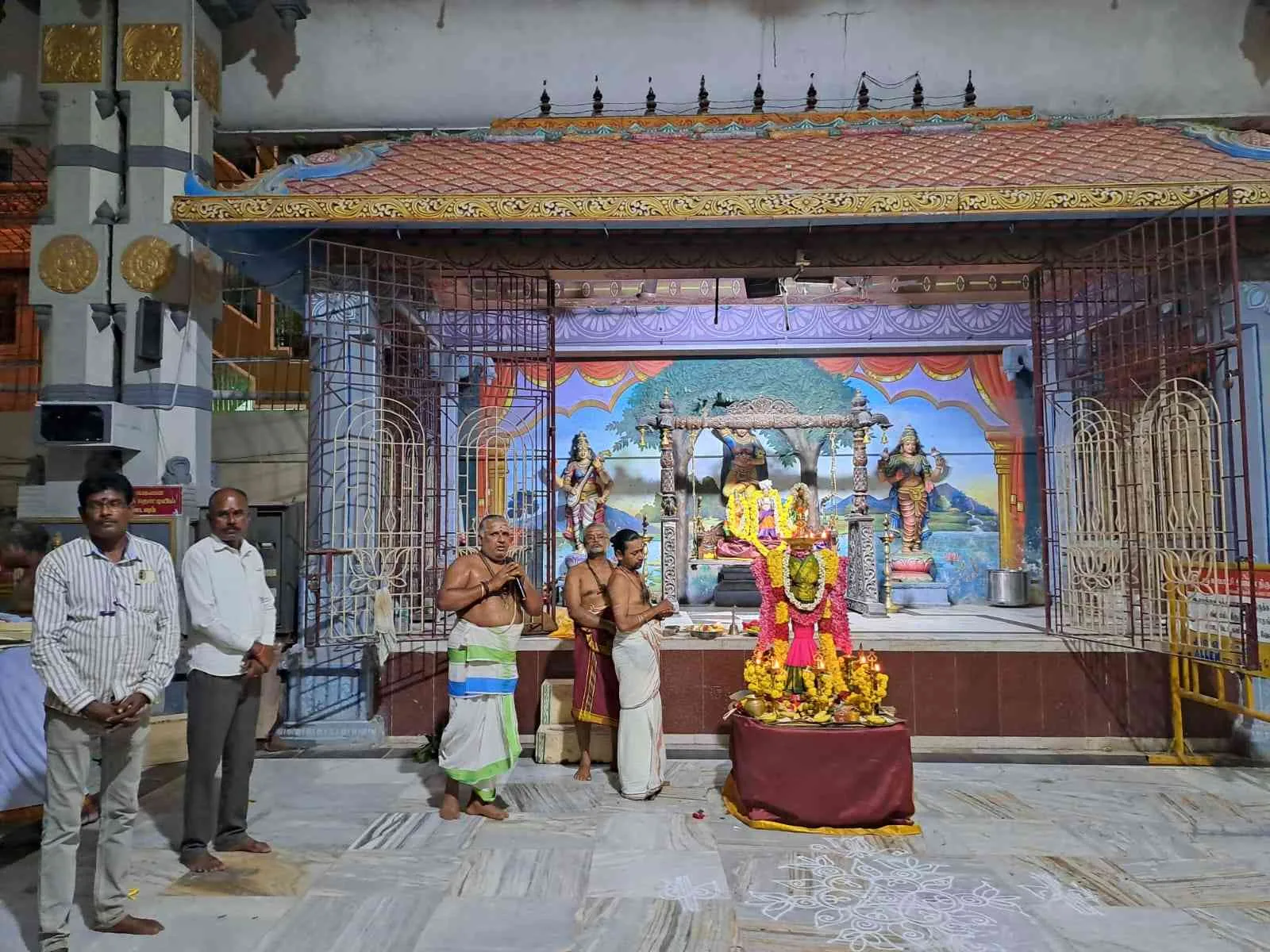 108 திருவிளக்கு பூஜை 28.09.2023 அன்று 108 திருவிளக்கு பூஜை சிறப்பாக நடைபெற்றது.