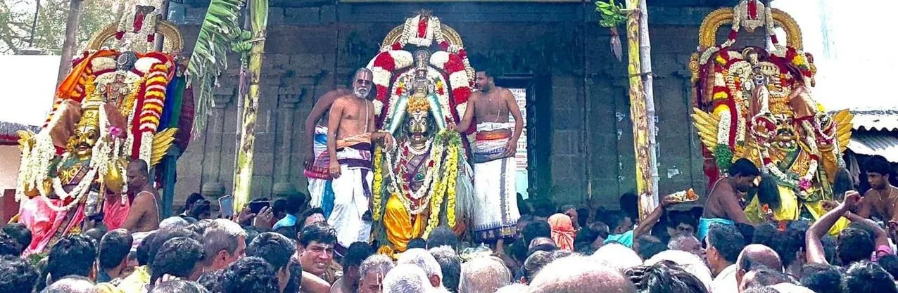 மூன்று கருட சேவை இத்திருக்கோயிலில் பங்குனி மாதத்தில் மிருகசீரிஷம் நட்சத்திரத்தின் போது ஸ்ரீ ரங்கநாத பெருமாள், ஸ்ரீ வரதராஜப் பெருமாள் மற்றும் ஸ்ரீ சீனிவாச பெருமாள் ஆகிய மூன்று எம்பெருமான்கள் கருட வாகனத்தில் எழுந்தருளி ஸ்ரீ திருகட்சி நம்பிகளுடன் திருவீதி புறப்பாடு நடைபெறுவது இத்திருக்கோயிலின் சிறப்பு அம்சம்.