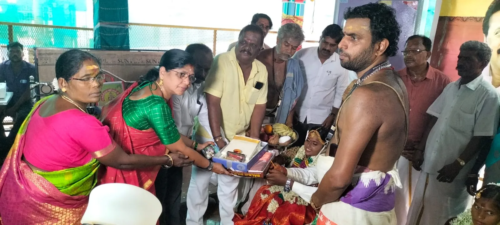 இலவச திருமணம் 07.07.2023 இணை ஆணையர்  அவர்கள் மற்றும்  உதவி  ஆணையர். செயல்  அலுவலர்   மற்றும்  முக்கிய  பிரமுகர்கள்  முன்னிலையில்   இலவச திருமணம்  சிறப்பாக   நடைபெற்றது.