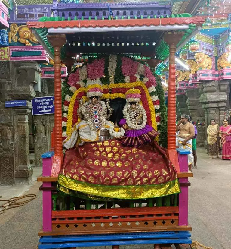 கார்த்திகை கடைஞாயிறு கார்த்திகை கடைஞாயிறு விழா முதல் நாள் சுவாமி அம்பாள் மஞ்சத்தில் புறப்பாடு