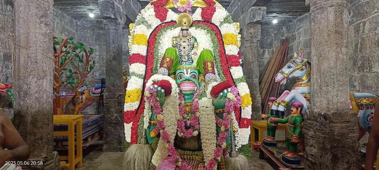 சிறிய திருவடி சேவை சித்திரை பிரம்மோற்சவம் 2-ஆம் பகல் சிறிய திருவடி  சேவை உற்சவம் வீதி உலா