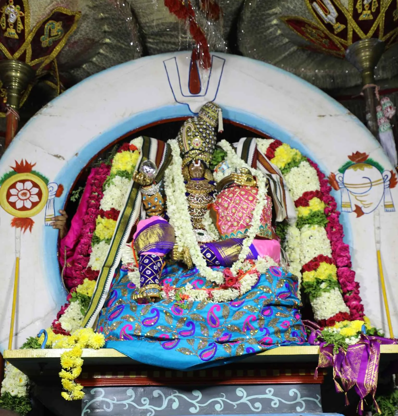 ஸ்ரீ ராம நவமி ஸ்ரீ ராம நவமி முதல் நாள் உற்சவம்
மாலை சந்திர பிரை
வீதி உலா