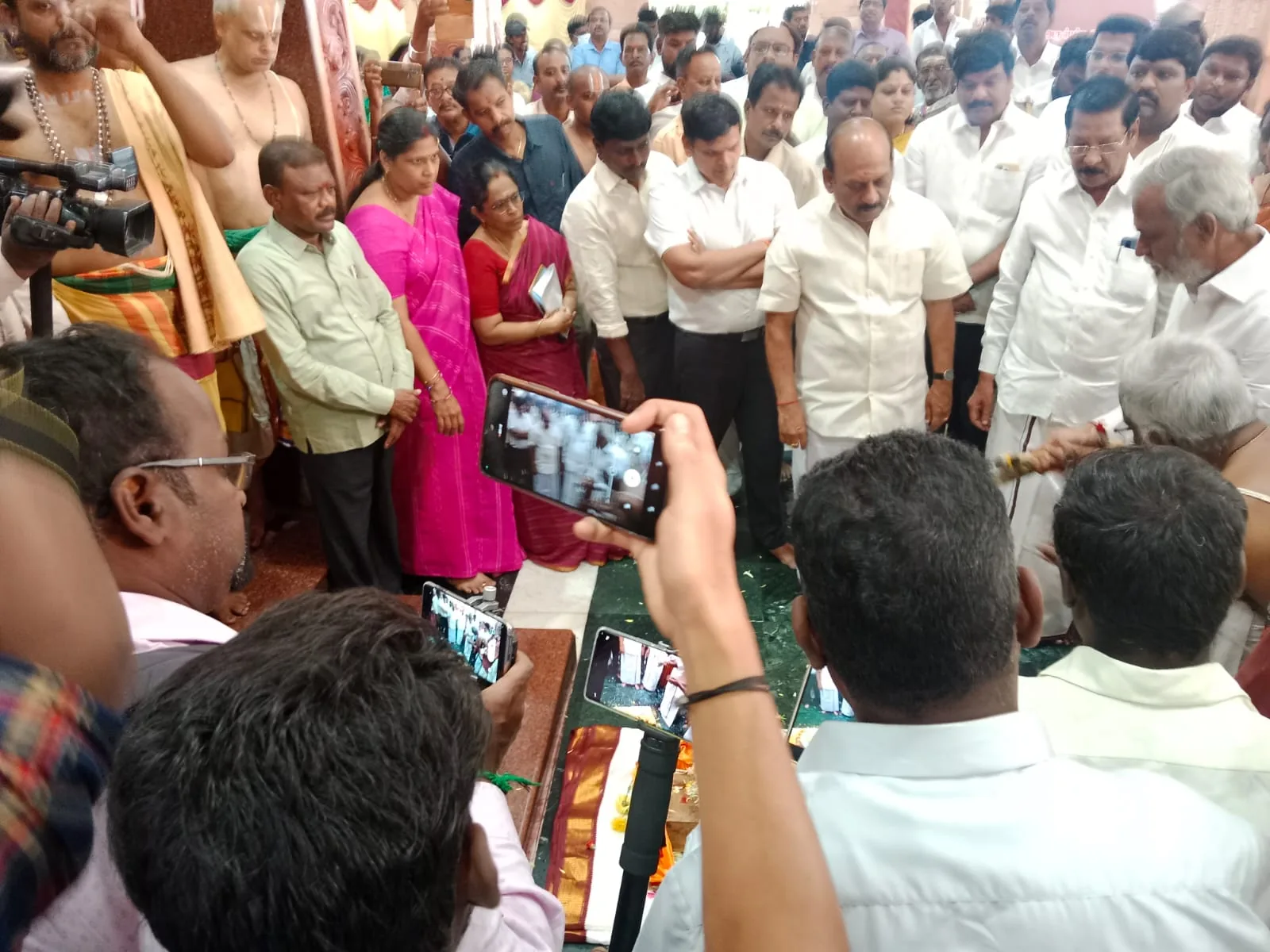 தங்கத்தேர் செய்வதற்கு மரத்தேர் செய்யும் பணி தொடக்க விழா தங்கத்தேர் செய்வதற்கு மரத்தேர் செய்யும் பணி தொடக்க விழா 13.09.2023