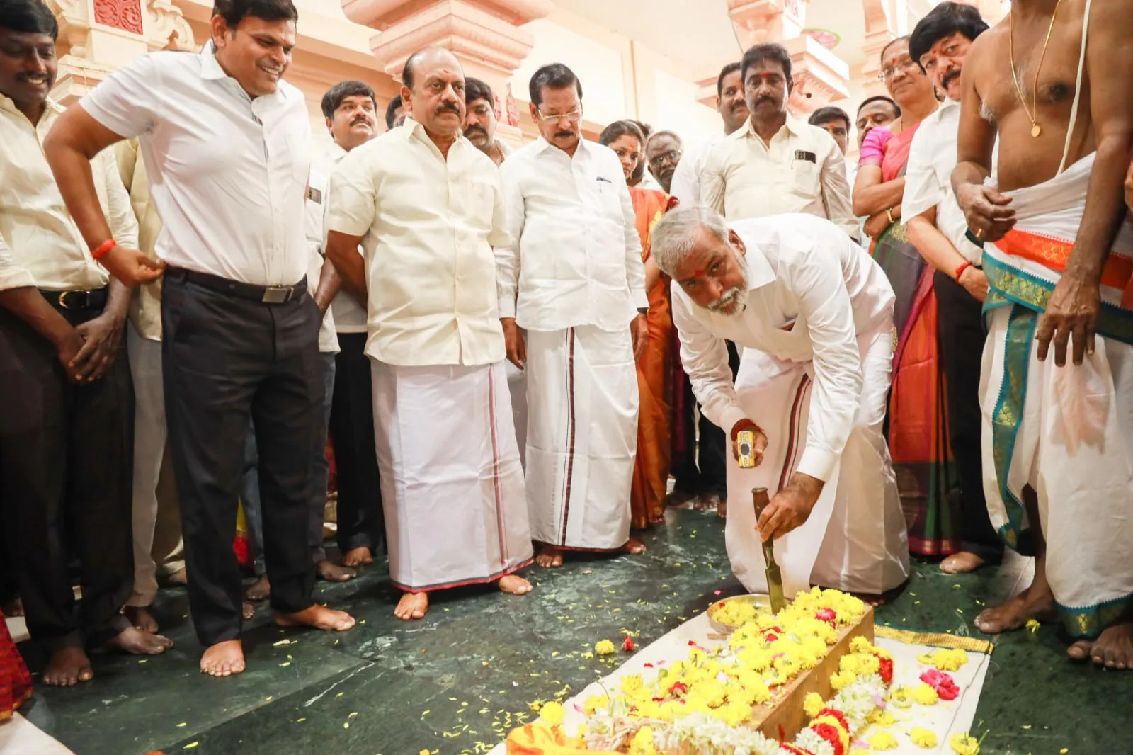 தங்கத்தேர் செய்வதற்கு மரத்தேர் செய்யும் பணி தொடக்க விழா தங்கத்தேர் செய்வதற்கு மரத்தேர் செய்யும் பணி தொடக்க விழா 13.09.2023