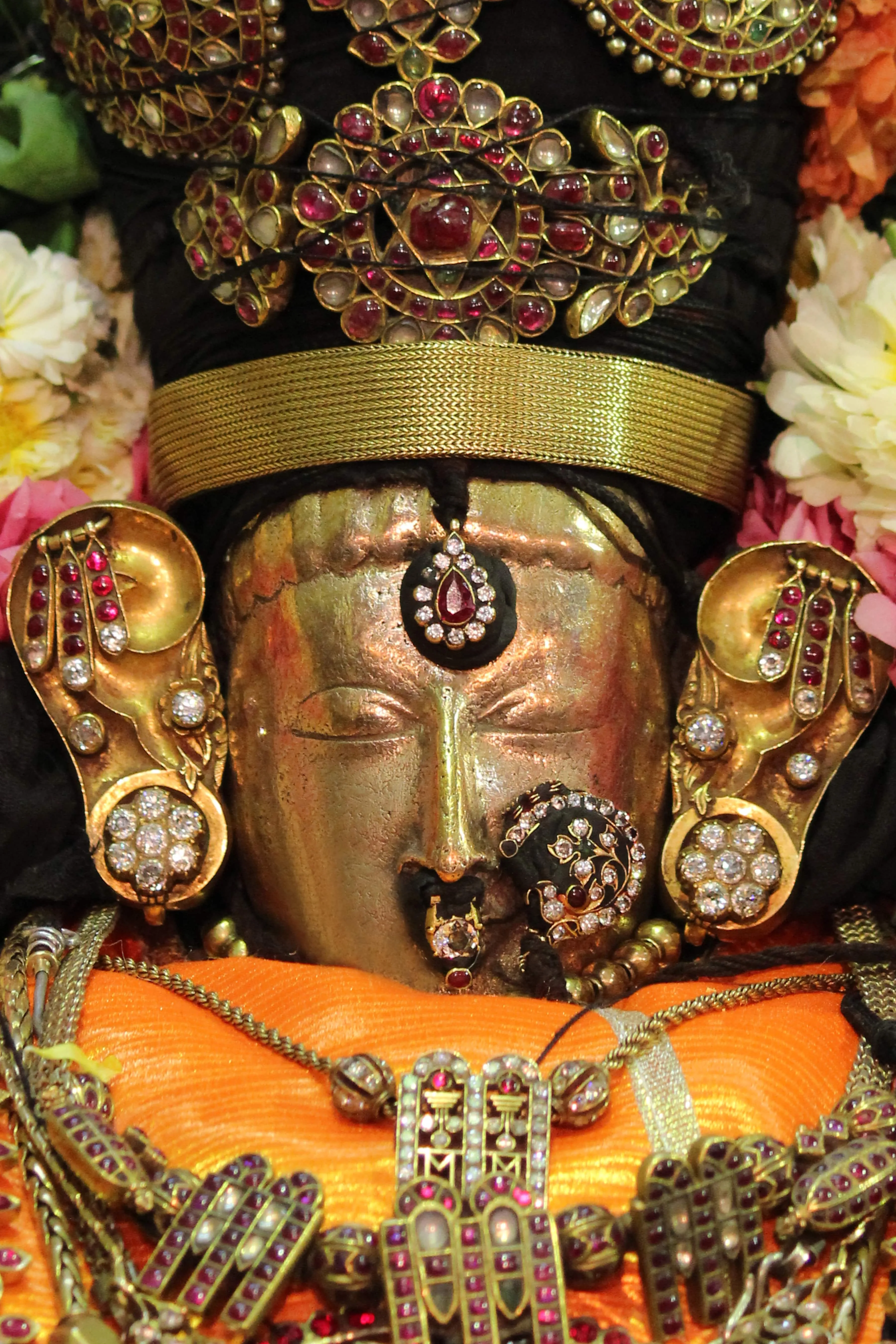 அருள்மிகு கற்பகாம்பாள் கபாலீசுவரர் சந்நிதிக்குமுன், வெளியில் இடப்புறம் தெற்கு நோக்கிய வண்ணம் கற்பகாம்பாள் சந்நிதி இருக்கிறது.  இச்சந்நிதி10 மீட்டர் நீளமும், 6 மீட்டர் அகலமும் கொண்டுள்ளது.  இச்சந்நிதிக்குமுன் சிம்மத்தின் உருவமும், பலிபீடமும் உள்ளன.  இச்சந்நிதியின் தென்மேற்கு கோடியில் பள்ளியறை உள்ளது.  கற்பகாம்பாள் சந்நிதி உட்பிரகாரத்தில் அபிராமி அந்தாதிப் பாடல்கள் பொறிக்கப்பட்டுள்ளன.  கற்பகாம்பாள் தெற்கு நோக்கியவாறு நின்று அருள்புரிகிறார்.