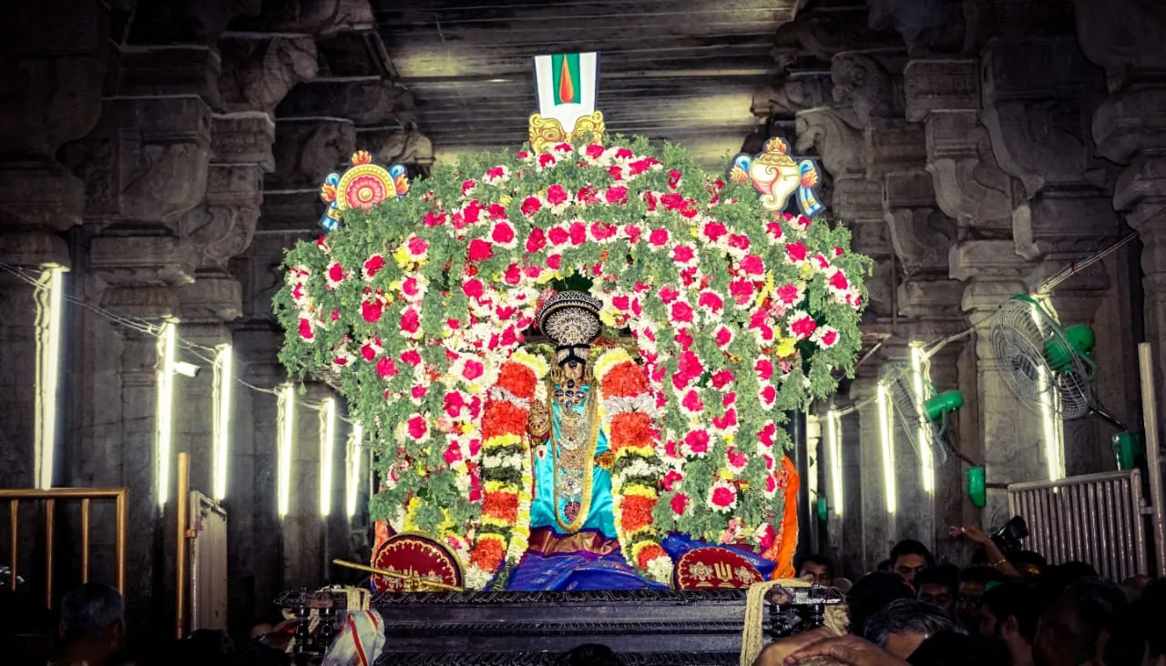 ஸ்ரீ நம்பெருமாள் புறப்பாடு கார்த்திகை மாதம்  22-ம் தேதி (08.12.2022) வியாழக்கிழமை அன்று ஸ்ரீ நம்பெருமாள் புறப்பாடு மற்றும்  சொக்கப்பானை கண்டறுதல்.