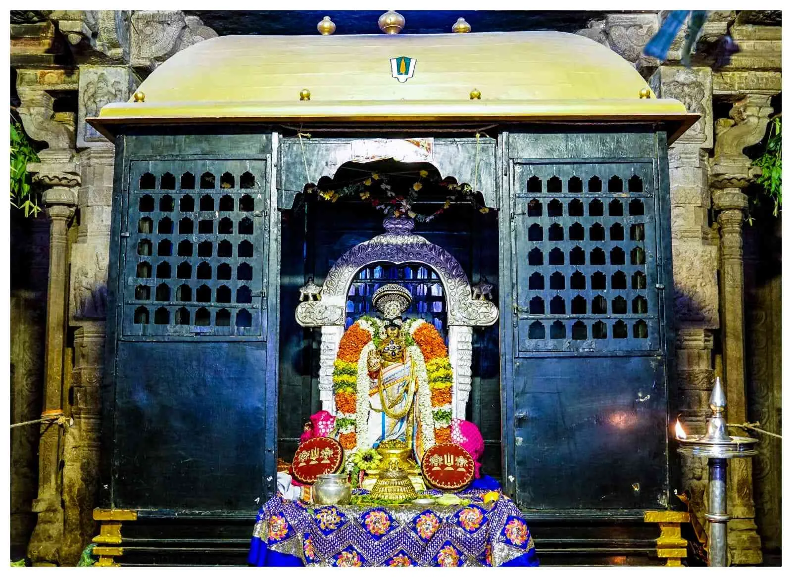 ஸ்ரீ நம்பெருமாள் கிளிக்கூடு சிம்மாசனத்தில் ஸ்ரீநம்பெருமாள் திருப்பள்ளியோடம் திருவிழா 
முதல் நாள் ஸ்ரீ நம்பெருமாள் கிளிக்கூடு சிம்மாசனத்தில்