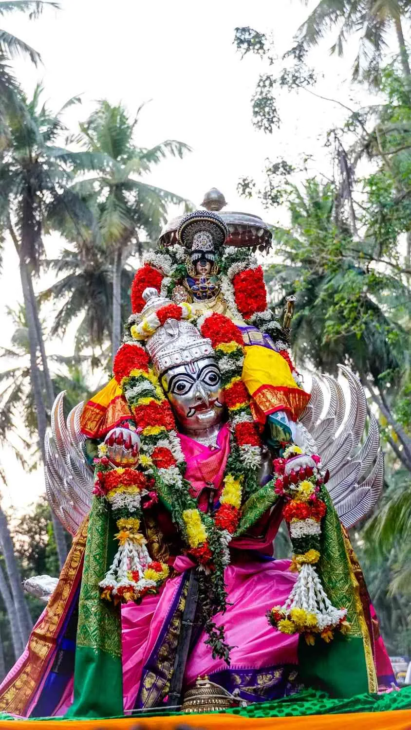 ஸ்ரீ நம்பெருமாள் வெள்ளி கருட  வாகனத்தில் ஸ்ரீநம்பெருமாள் திருப்பள்ளியோடம் திருவிழா  ஸ்ரீ நம்பெருமாள் வெள்ளி கருட  வாகனத்தில்