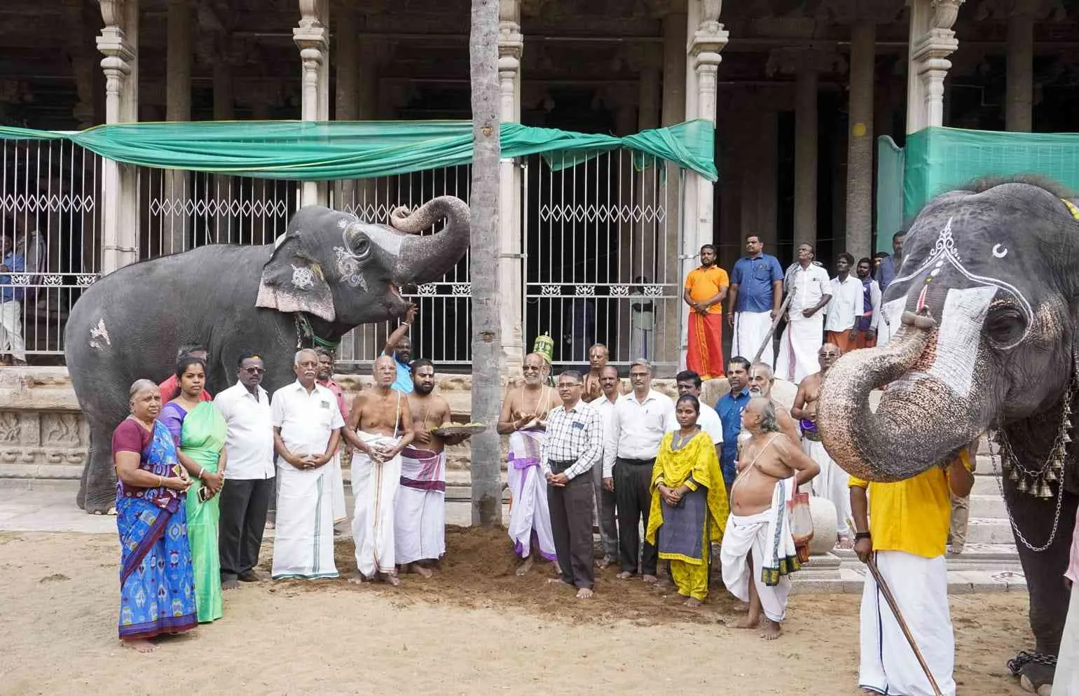 வைகுண்ட ஏகாதசி பெருவிழா 2023 - 24 முகூர்த்தக்கால் ஸ்ரீரங்கம் அருள்மிகு சுவாமி அரங்கநாதசுவாமி திருக்கோயில் :வைகுண்ட ஏகாதசி பெருவிழா 2023 - 24 முகூர்த்தக்கால் இன்று நடப்பட்டது