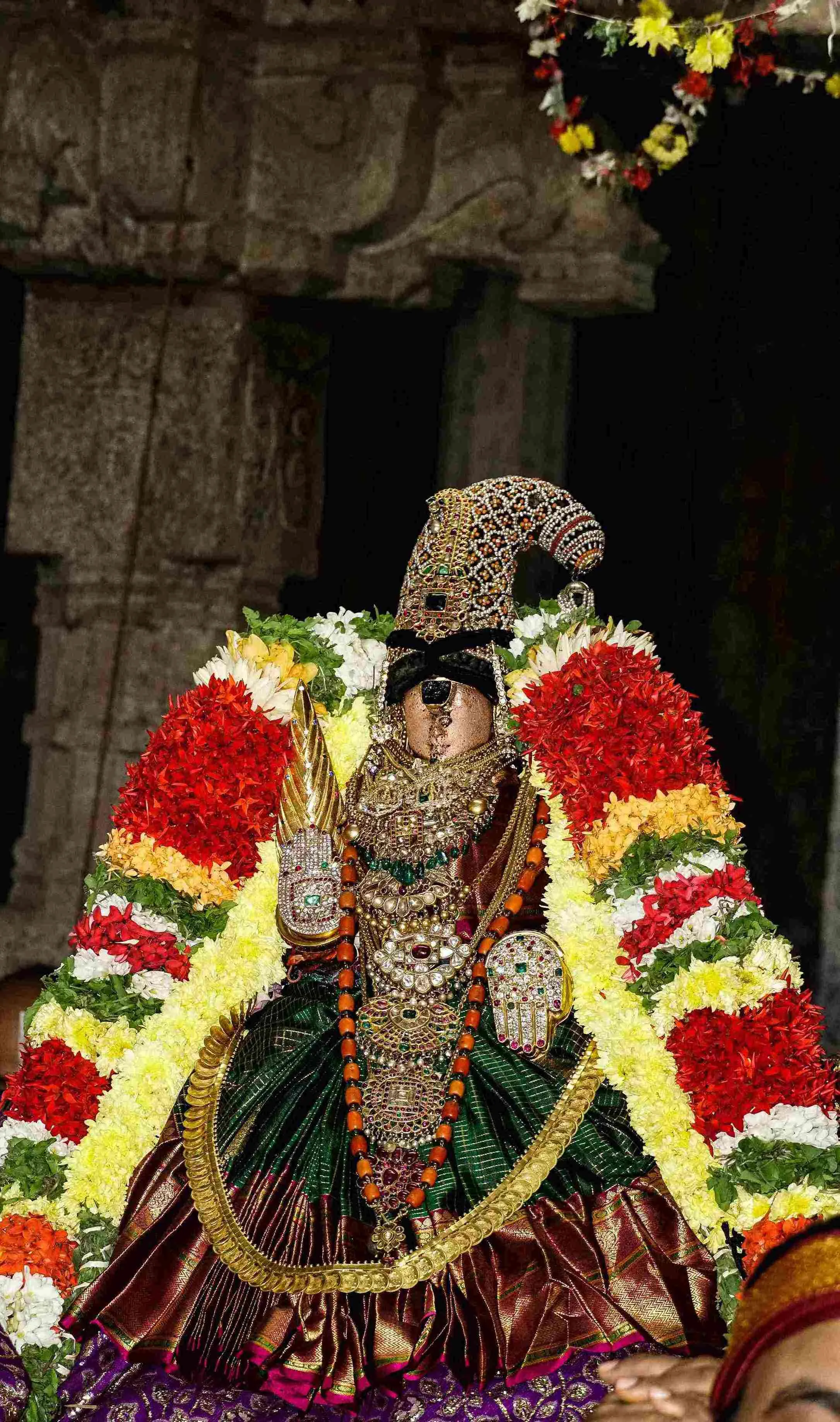ஸ்ரீரெங்கநாயகி தாயார் நவராத்திரி உற்சவம் 8-ம்  நாள் ஸ்ரீரங்கம் அருள்மிகு அரங்கநாதசுவாமி திருக்கோயில் :
  ஸ்ரீரெங்கநாயகி தாயார்
  நவராத்திரி உற்சவம் 8-ம்  நாள்