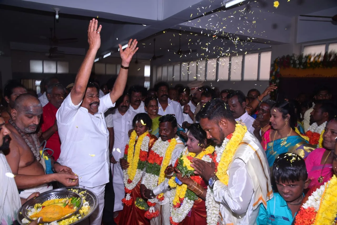 மாண்புமிகு நகராட்சி நிர்வாகத்துறை அமைச்சர் த திருச்சி மண்டலம் சார்பாக சமயபுரம், அருள்மிகு மாரியம்மன் திருக்கோயிலில் 04.12.2022 அன்று மாண்புமிகு நகராட்சி நிர்வாகத்துறை அமைச்சர் அவர்கள் முன்னிலையில் 18 மணமக்களுக்கு  திருமண நிகழ்ச்சிக்கு நடைபெற்றது.