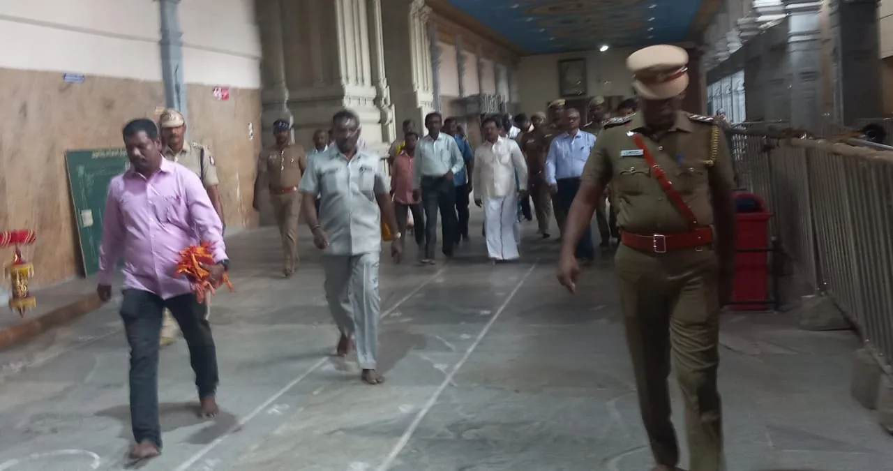 தலைமை நீதிபதி வருகை மாண்பமை சென்னை உயர்நீதிமன்ற தலைமை நீதிபதி திரு. ராஜா அவர்கள் அருள்மிகு மாரியம்மன் திருக்கோயிலுக்கு 29.01.2023 அன்று வருகை புரிந்து சாமி தரிசனம் செய்தார்.