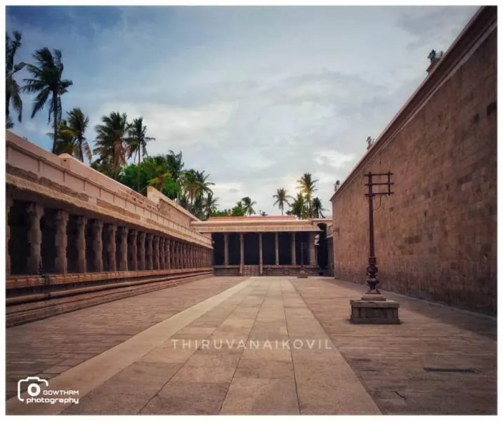 திருக்கோயில் மூன்றாம் பிரகராம் திருக்கோயிலின் மூன்றாம் பிரகாரம்