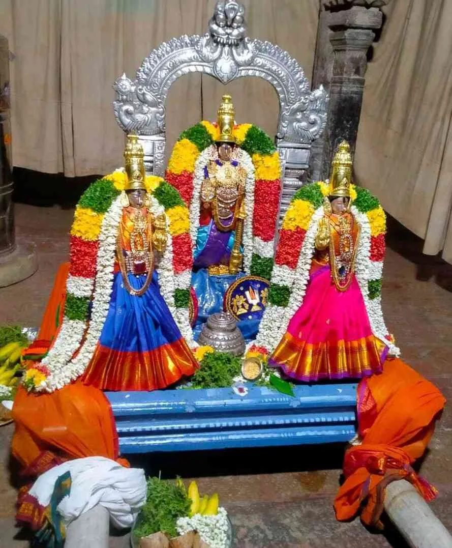 சித்திரை திருவிழா சித்திரை மாதம்  அருள்மிகு புருஷோத்தம பெருமாள் ஸ்ரீதேவி பூதேவியுடன்  புறப்பாடு