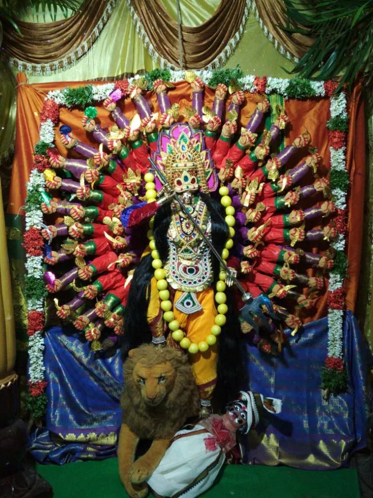 ஆடி வெள்ளி அலங்காரம் ஆடி வெள்ளி அலங்காரங்கள் ஒவ்வொரு வருடமும் ஆடிமாதம்   வெள்ளிக்கிழமை சிறப்பு அலங்காரங்கள் செய்யப்படும்