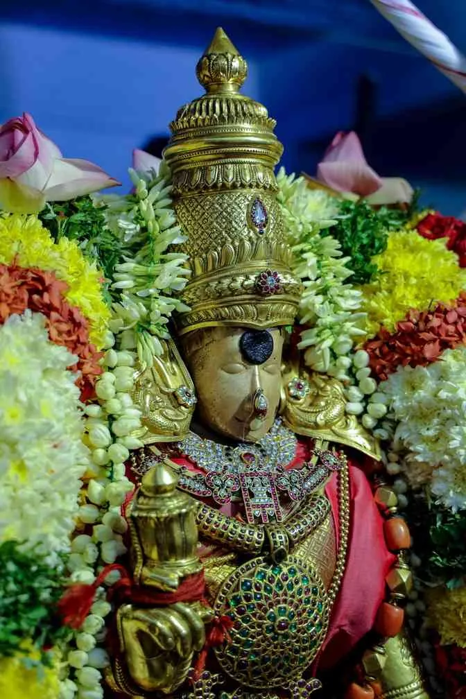 சித்திரைப் பெருவிழா 2023 சித்திரைப் பெருவிழா 2023
நான்காம் திருநாள்
தங்கப்பல்லாக்கு உலா
நாள் - 26.04.2023