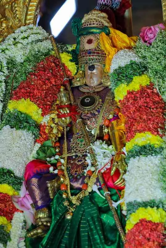 சித்திரைப் பெருவிழா 2023 சித்திரைப் பெருவிழா 2023
எட்டாம் திருநாள் - ஊடல் உற்சவம் - பட்டாபிஷேகம் - வெள்ளி சிம்மான உலா
நாள் - 30.04.2023