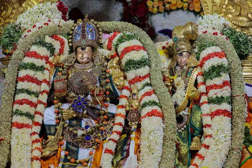 சித்திரைப் பெருவிழா 2023 சித்திரைப் பெருவிழா 2023
பத்தாம் திருநாள் - திருக்கல்யாணம் -  பூப்பல்லக்கு உலா
நாள் - 02.05.2023