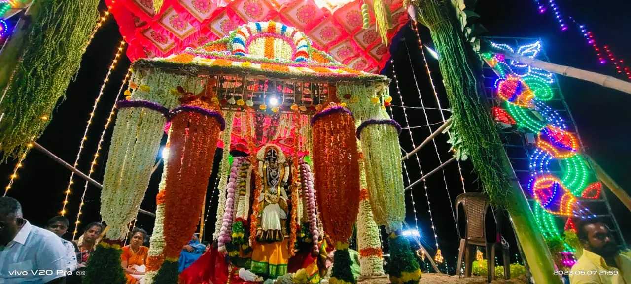 தீர்த்தவாரி அருள்மிகு ஜெனகை மாரியம்மன் திருக்கோயில் வைகாசிப் பெருந்திருவிழாவின் இறுதி நாளான தீர்த்தவாரி திருவிழா வைகையாற்றில் வெகு சிறப்பாக நடைபெறும்.