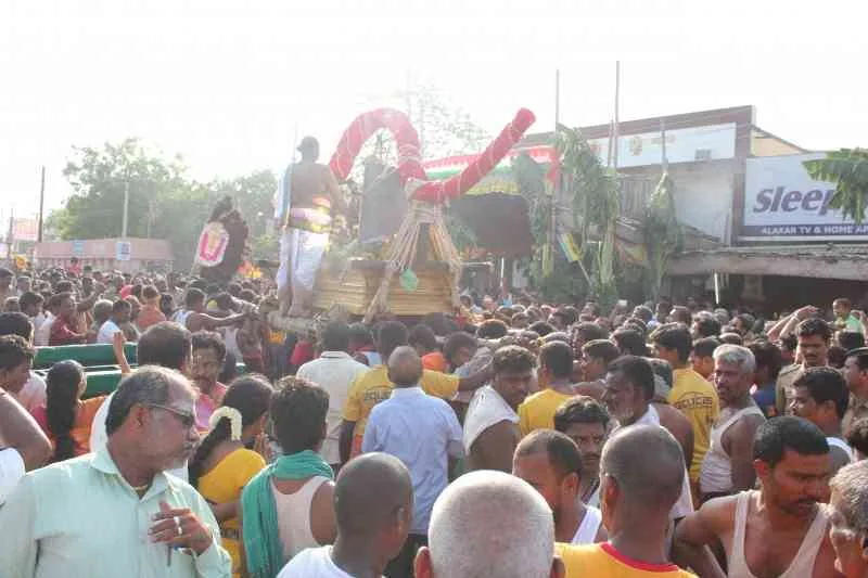 சித்திரை பெருந்திருவிழா எதிர் சேவை