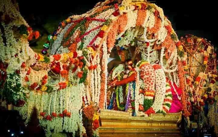 சித்திரை பெருந்திருவிழா பூ பல்லக்கு