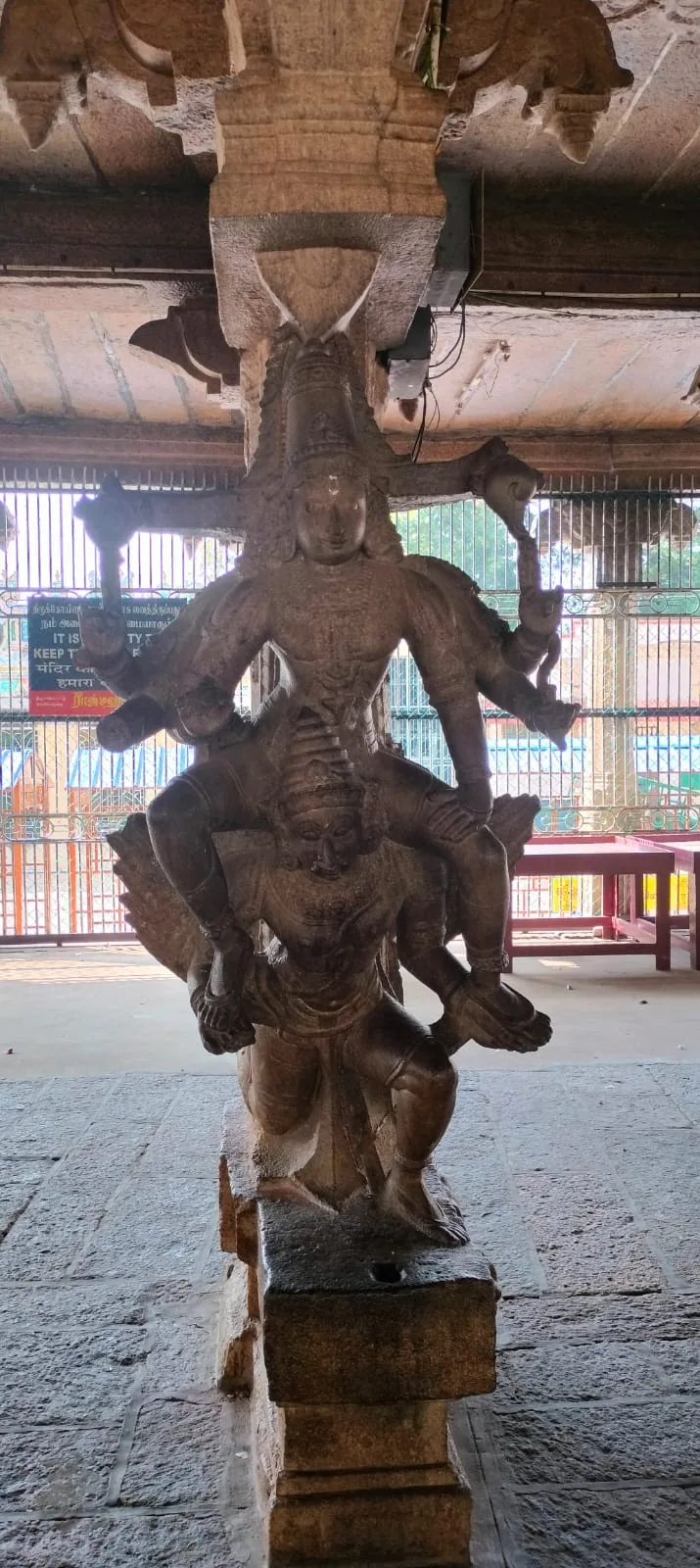 தசாவதார சிற்பங்கள் - ராம அவதாரம் இத்திருக்கோயில் திருக்கல்யாண மண்டபத்தில் தசாவதாரக்காட்சிகள் சிற்பங்களாக  அமையப்பட்டுள்ளன.