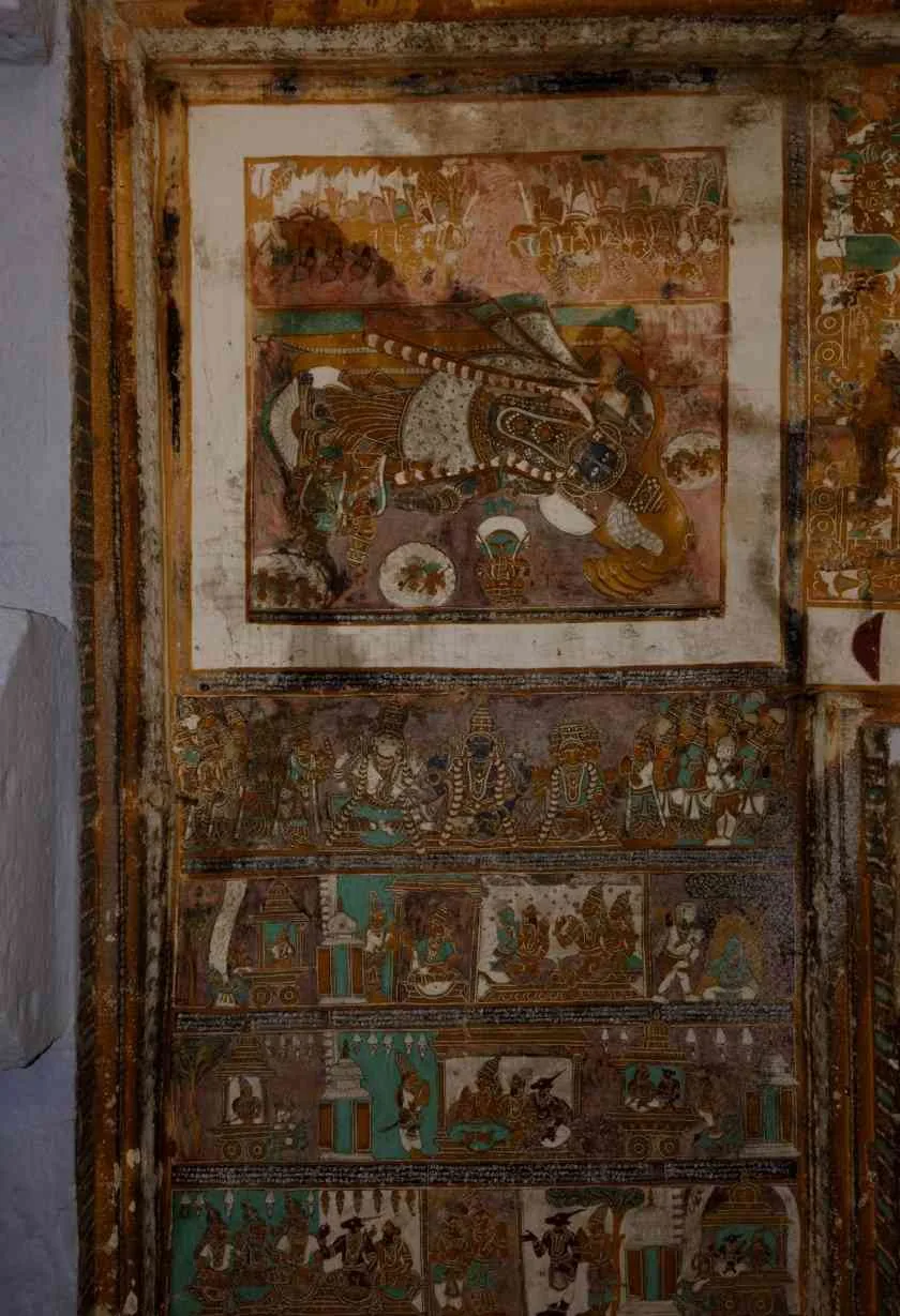 மூலிகை ஒவியங்கள் இத்திருக்கோயில் வசந்த மண்டபத்தில் இராமாயணக் காவியம் மூலிகை ஒவியங்களாக வரையப்பட்டுள்ளது.