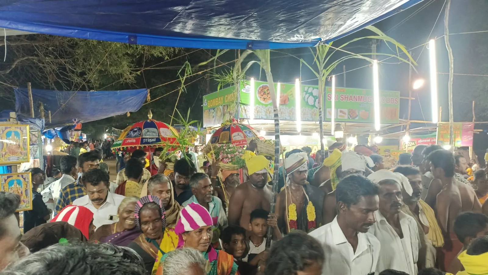 பள்ளயம் வருதல் ஆற்றிலிருந்து திருக்கோயிலுக்கு ராஜகம்பளத்தாரின் தேவராட்டத்துடன் பள்ளயம் வருதல்.