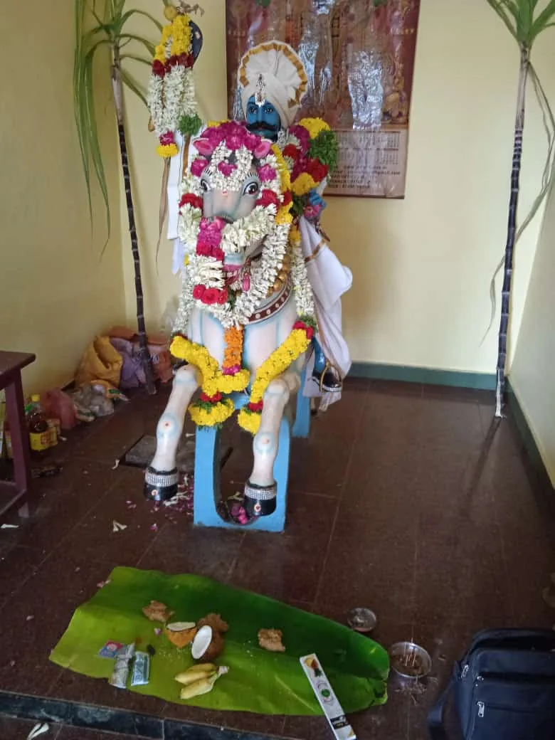 கருப்பணசாமி திருக்கோயிலில் அமைந்துள்ள காவல் தெய்வமான  கருப்பணசாமிக்கு மது மற்றும் பொங்கல் கெட 
வெட்டு நிகழ்வு  நடைபெற்று அன்னதானம்  வழங்கப்படும்.