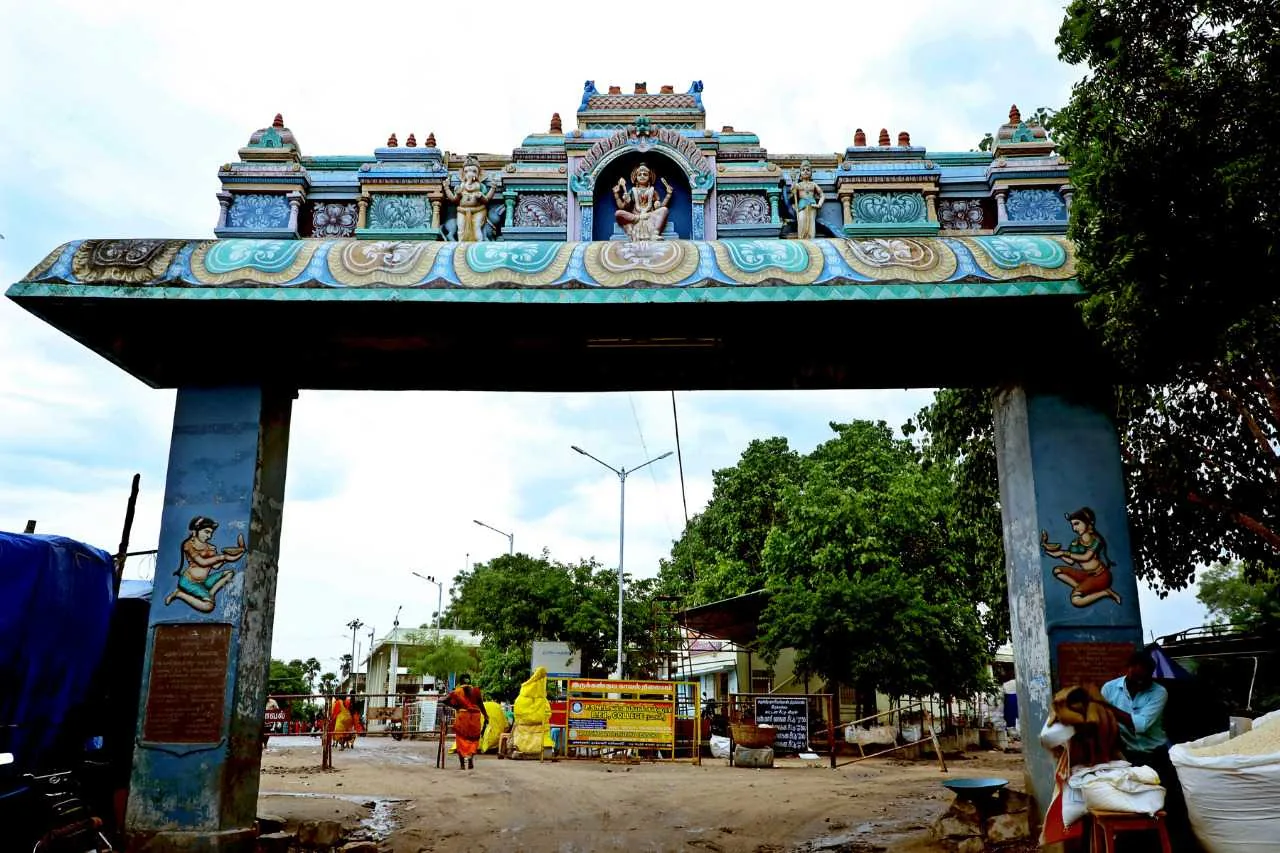 ஆர்ச் நுழைவு வாயில் திருக்கோயிலின் வடபுறம் ஆர்ச் பகுதி நுழைவு வாயில்