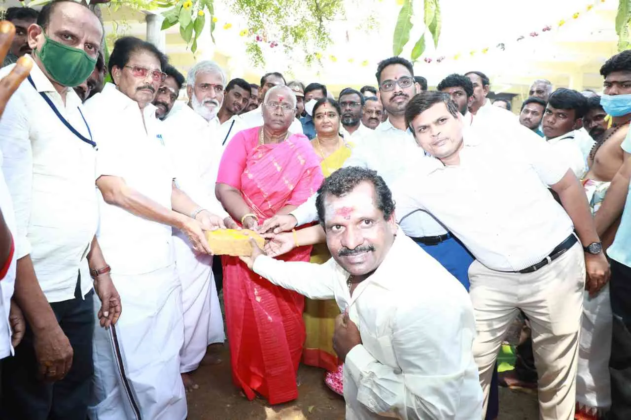 அடிக்கல்நாட்டும் விழா வடக்குப் பிரகாரம் நீட்டித்து கட்டும் பணி அடிக்கல் நாட்டும் விழா