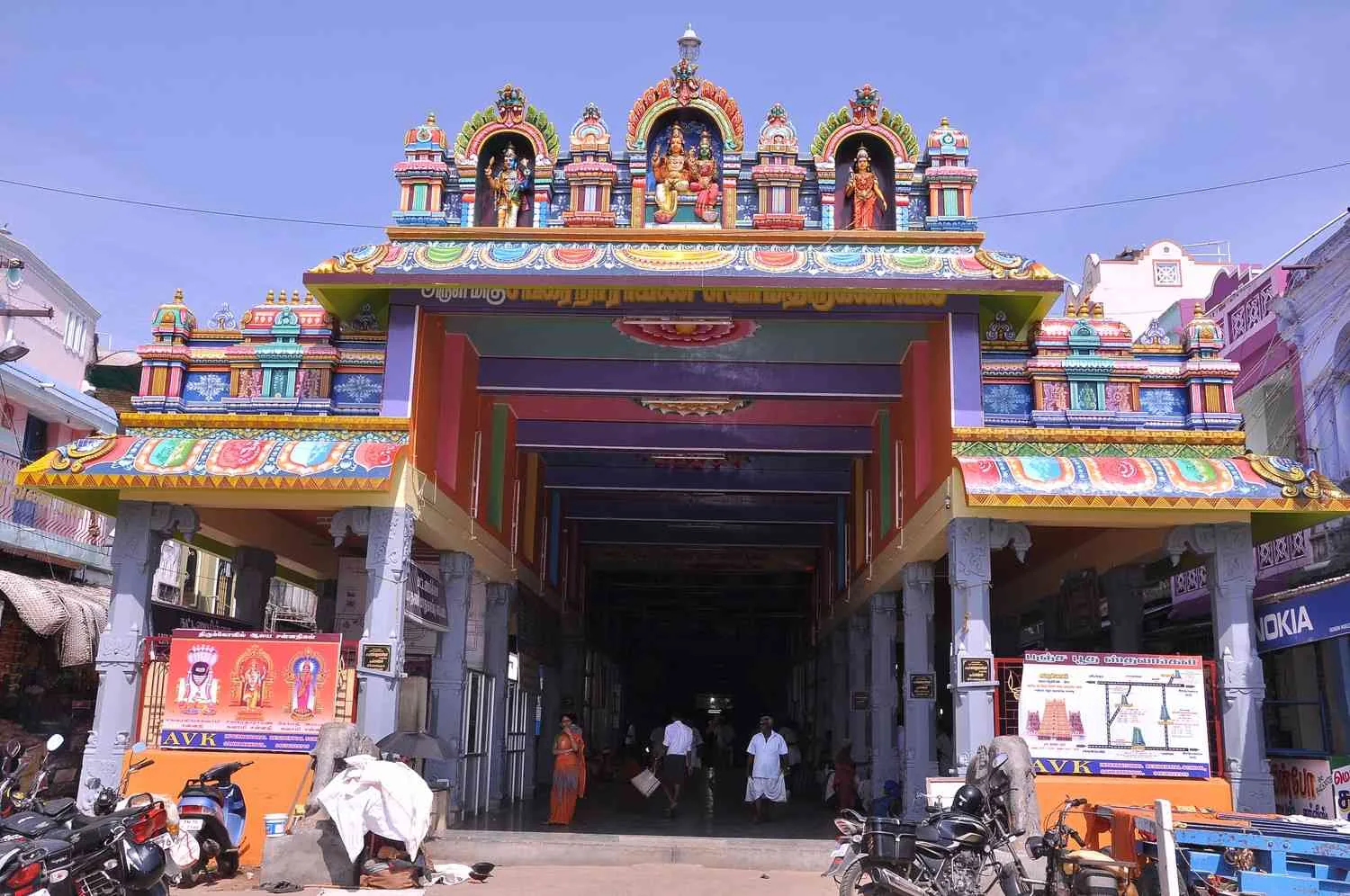 கோயில் முன்புறம் கோயில் முன்புறம்
