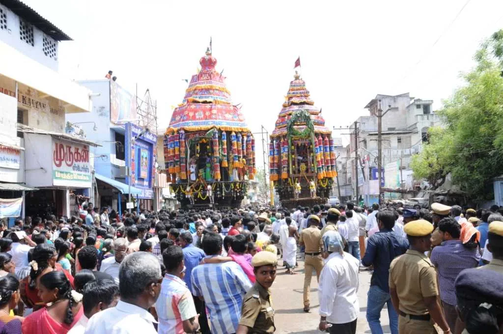 சித்திரை தேர் திருவிழா ஆண்டுதோறும் சித்திரை மாதம் 10 நாட்கள் திருவிழா நடைபெறும். 10ம் நாள் அன்று 2 தேர்கள் வீதி வலம் வரும்