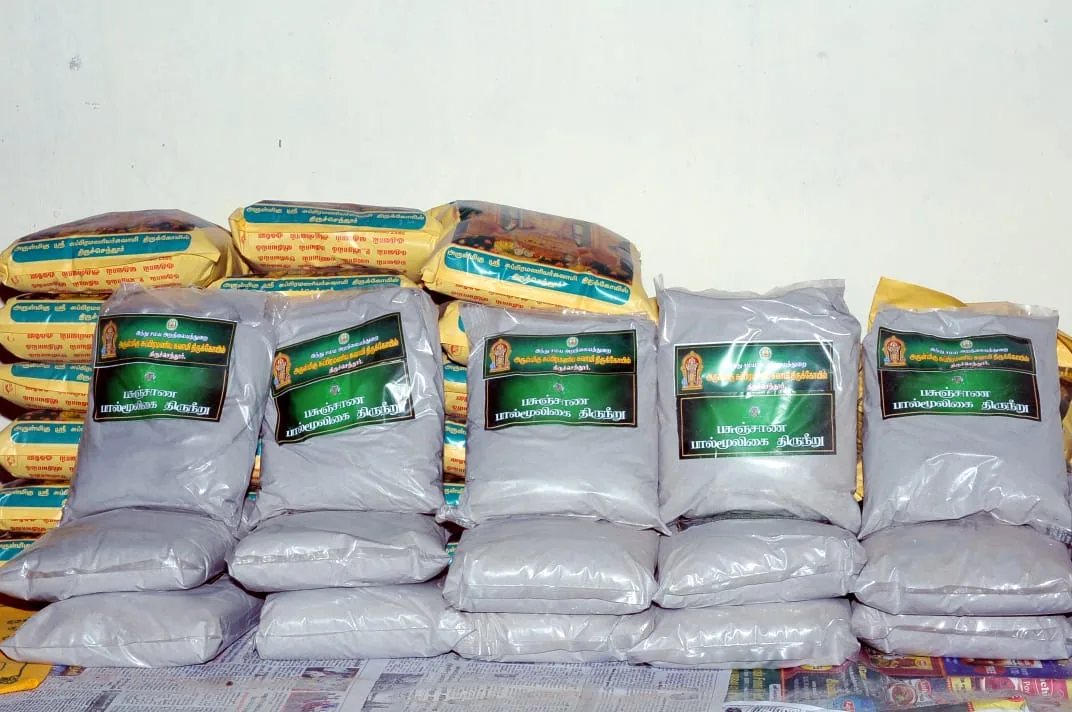 விபூதி குங்குமம் தயாரிக்கும் பணி விபூதி குங்குமம் தயாரிக்கும் பணி