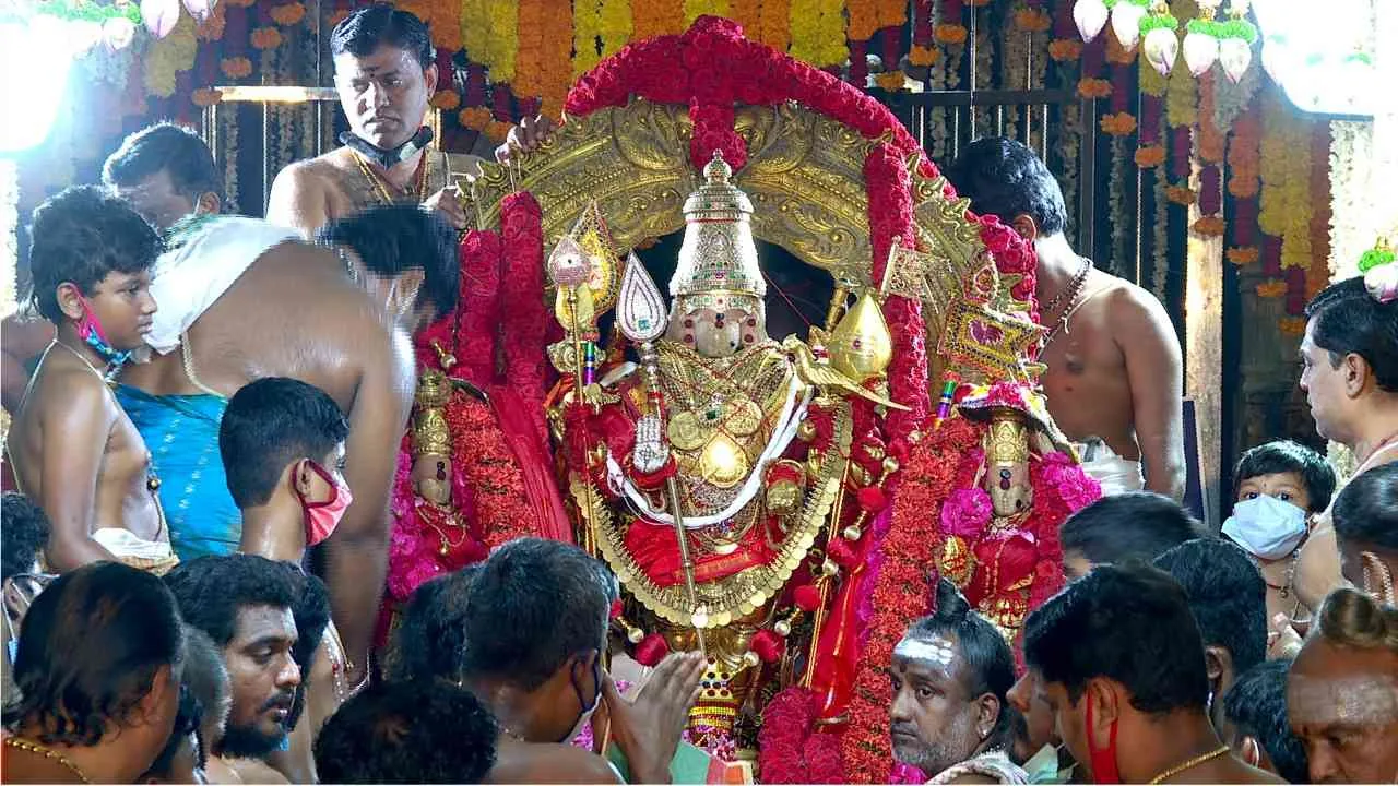 மாசி திருவிழா சிவப்பு சாத்தி- 7ம் நாள் விழா