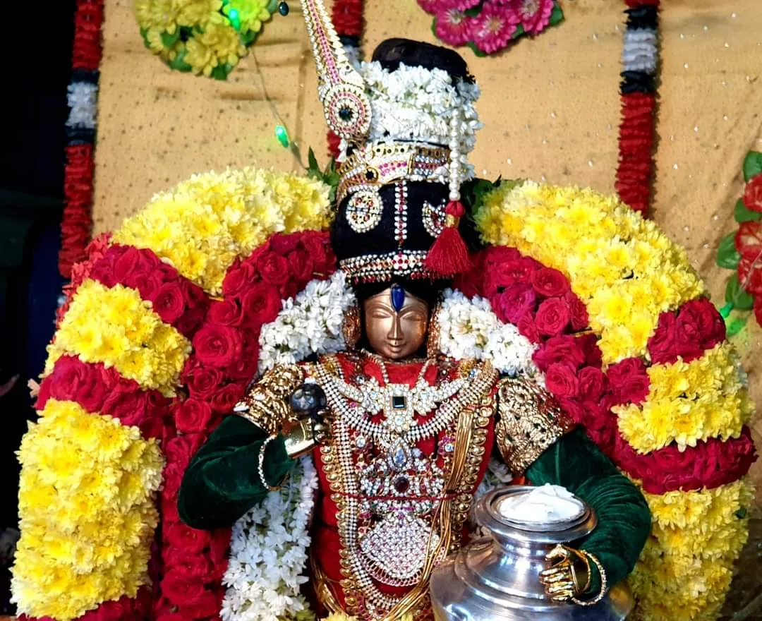 பிரமோற்சவம் பிரம்மோற்சவம் 8-ம் நாள் காலை திருவீதிப்புறப்பாடு  வெண்ணத்தாழி பல்லக்கு