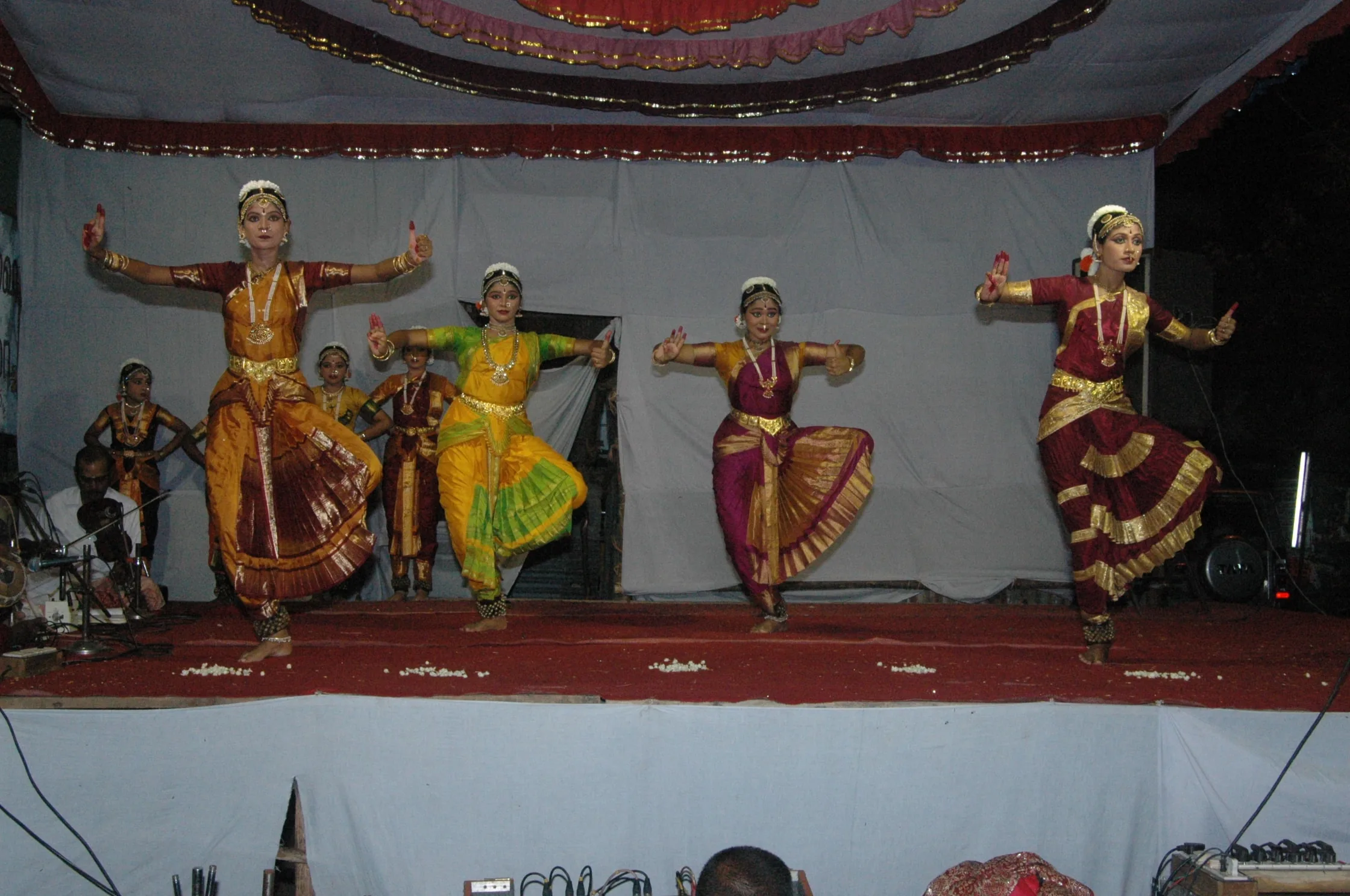 வைகாசி விசாகம் விடையாற்றி வைகாசி விசாகம் விடையாற்றி திருவிழா 01.06.2018 to 08.06.2018
வரை கலைநிகழ்ச்சி நடைபெறும்