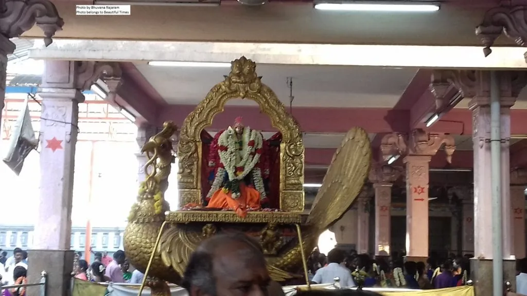 உற்சவர் இத்திருக்கோவிலில் மயில் வாகனம் மேல் அமர்ந்து உற்சவர் காட்சியளிக்கிறார்.  செவ்வாய், வெள்ளி, ஞாயிறு  மற்றும் விஷேச தினங்களில் உற்சவர் மண்டபத்தில்  அர்ச்சனை செய்யப்படுகிறது.