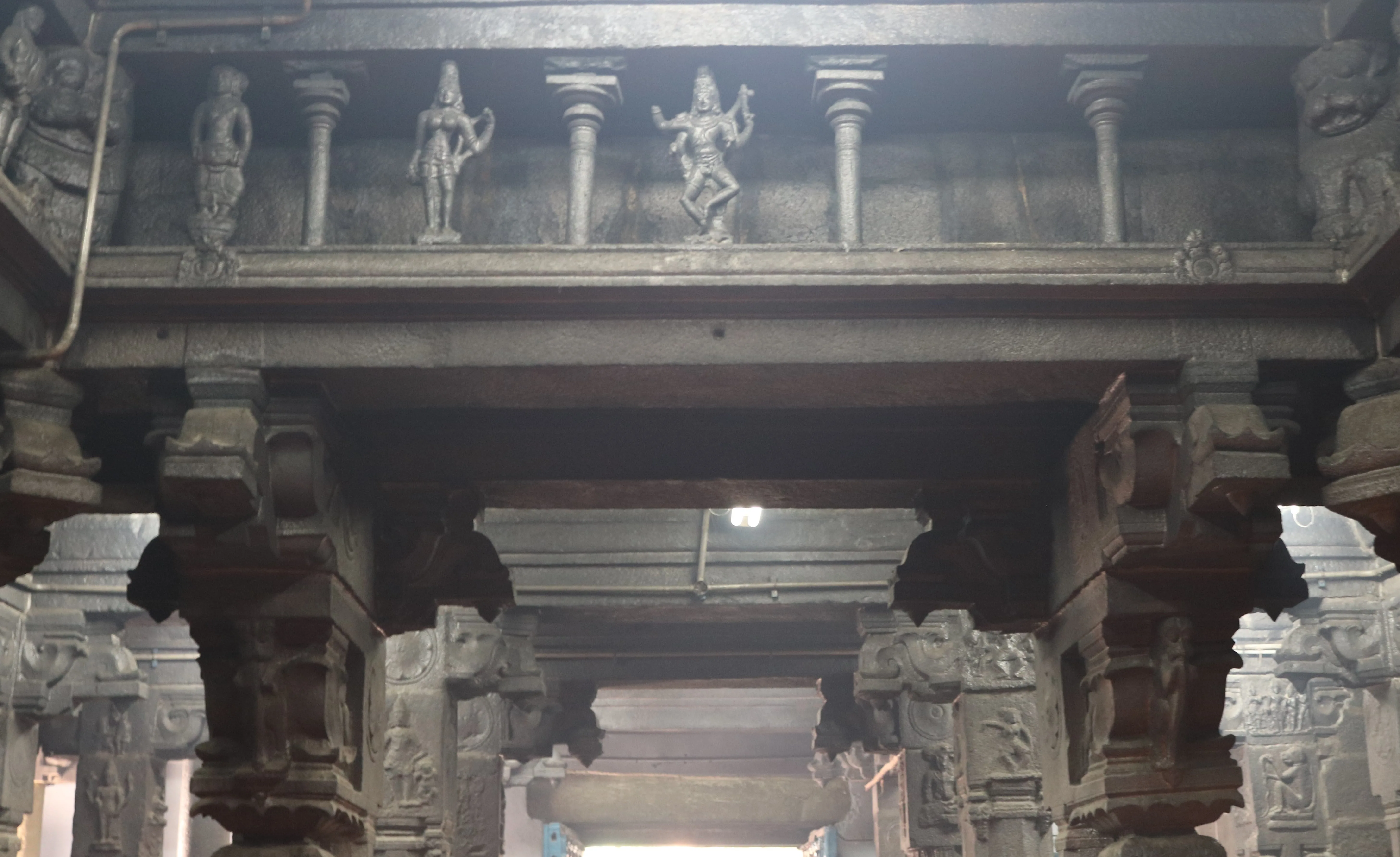 சிற்பங்கள் திருக்கோயில் உள்ளே உள்ள கலைநயமிக்க சிற்பங்கள்