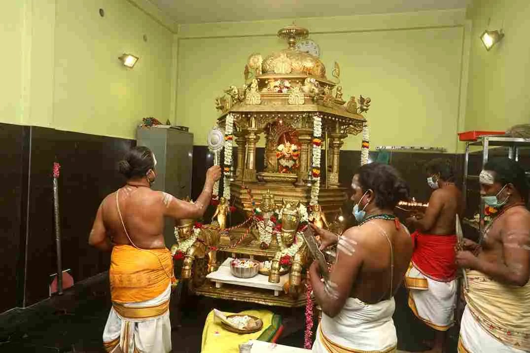 தங்கத்தேர் தங்கத்தேர்