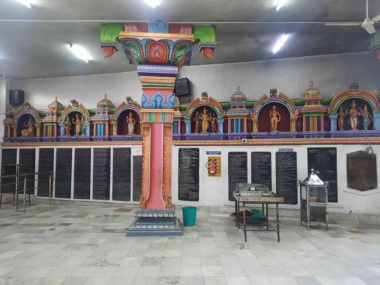 அருள்மிகு பாலதண்டாயுதபாணி சுவாமி திருக்கோயில், சுக்கிரவாரப்பேட்டை, கோவை-1 உற்சவர் சன்னதி முன்மண்டபம்