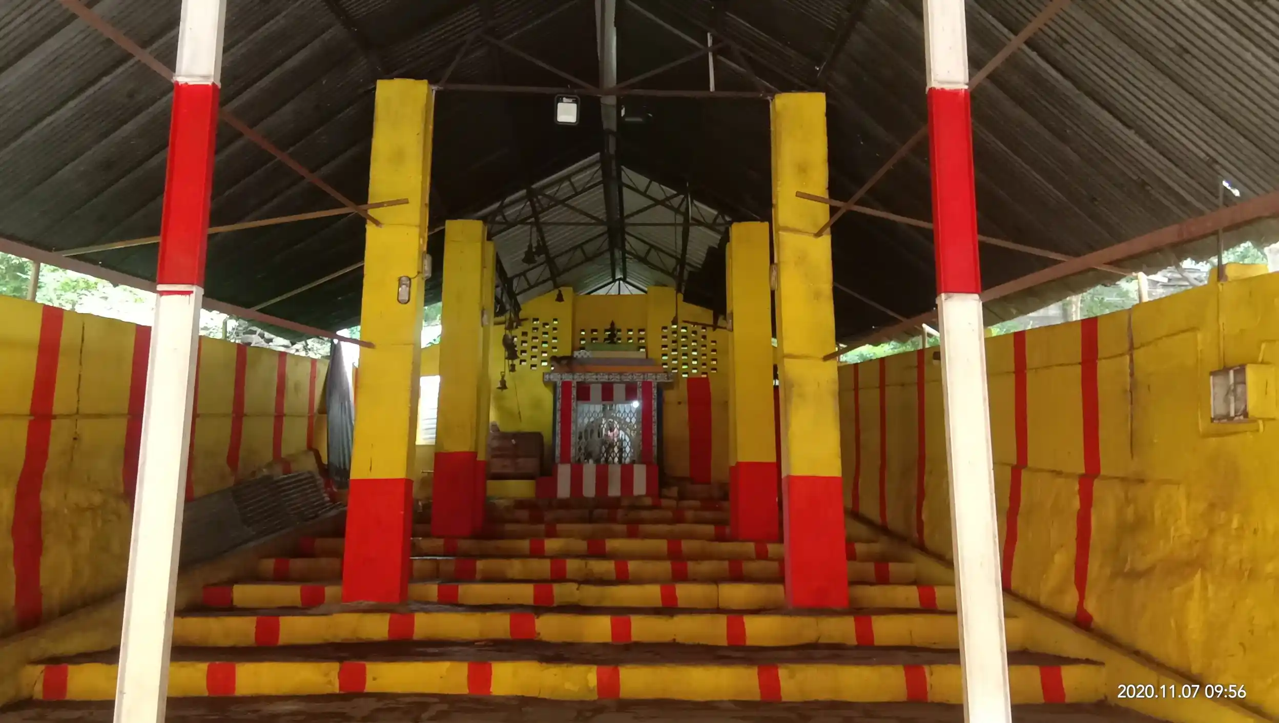 Arulmigu 18- Padi Karuppasamy Temple, Courtallam - 627802 Arulmigu 18- Padi Karuppasamy Temple, Courtallam - 627802, Tenkasi - Ancient Temple Architecture and History Image 2