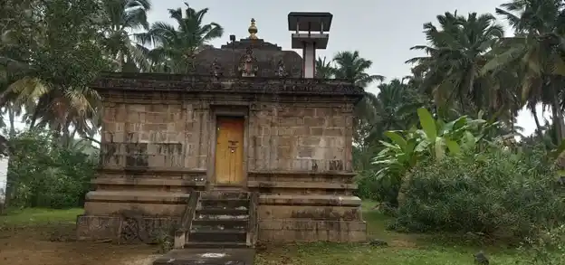 Arulmigu Aadavallabha Nainar Temple, Laadankovil, Brahmapuram - 629175 Arulmigu Aadavallabha Nainar Temple, Laadankovil, Brahmapuram - 629175, Kanyakumari - Ancient Temple Architecture and History Image 3