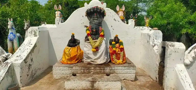 Arulmigu Aadhisetta Iyanar Temple, Kalappur - 630501 Arulmigu Aadhisetta Iyanar Temple, Kalappur - 630501, Sivagangai - Ancient Temple Architecture and History Image 3