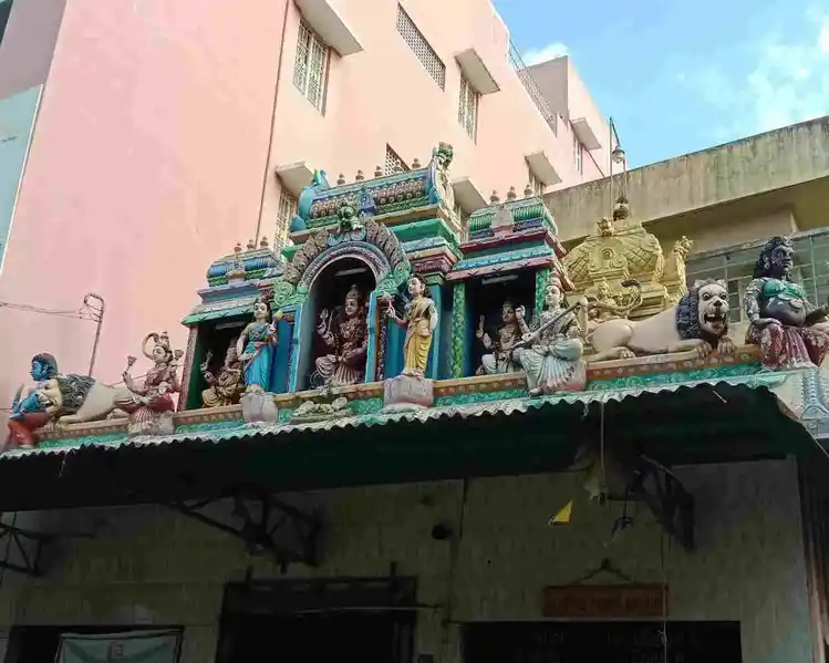 Arulmigu Aadiparasakthi Amman Temple, Thenvellore - 632001 அருள்மிகு ஆதிபராசக்தி அம்மன் திருக்கோயில், தென்வேலூர் - 632001, Vellore - Ancient Temple Architecture and History Image 3